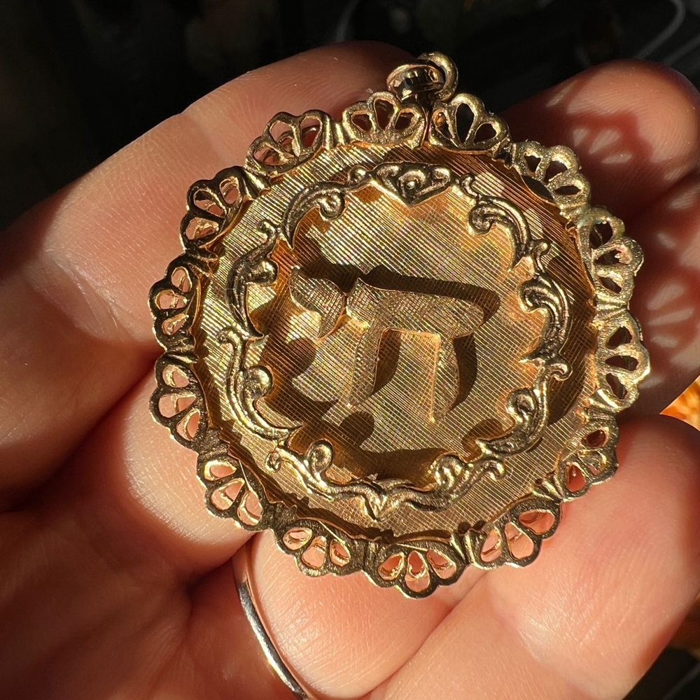 Vintage 14k gold chai jewish pendent - Picture 4 of 7